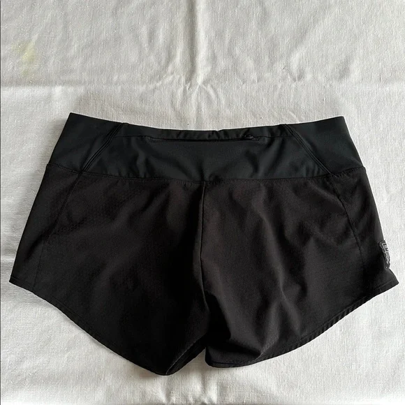 oiselle Roga Shorts Black 8 - Picture 4 of 8